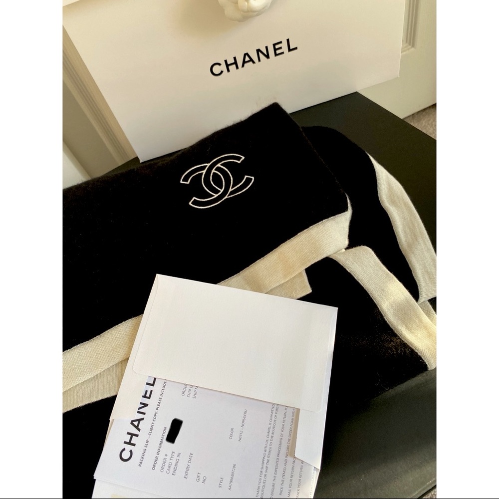FULL SET - CHANEL Black / Beige Cashmere and Silk Stole Shawl - Picture 9 of 10
